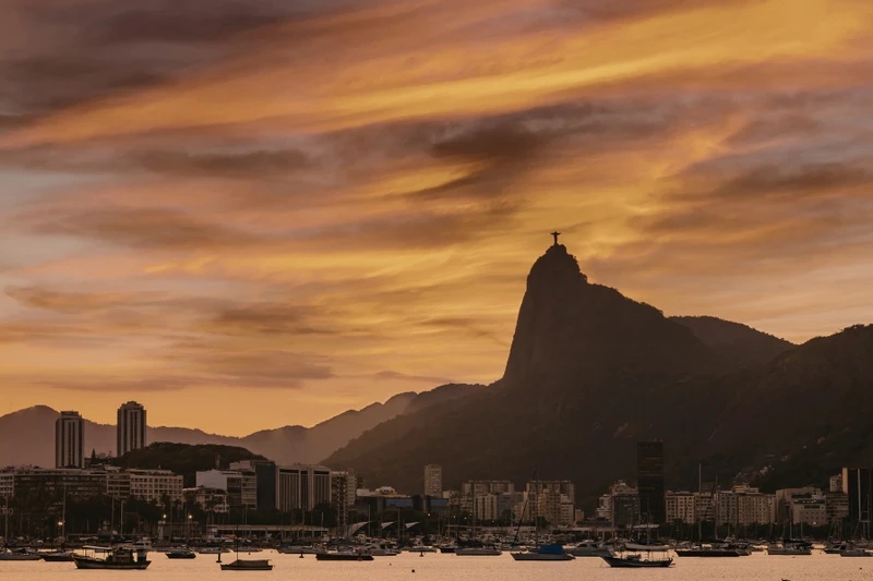 Brazilian Triangle: Icons and Wonders
